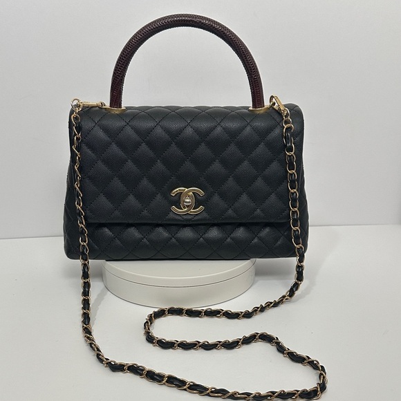 💯Authentic Chanel Black Quilted Shoulder Bag with Gold Accents🍀 - Picture 3 of 17
